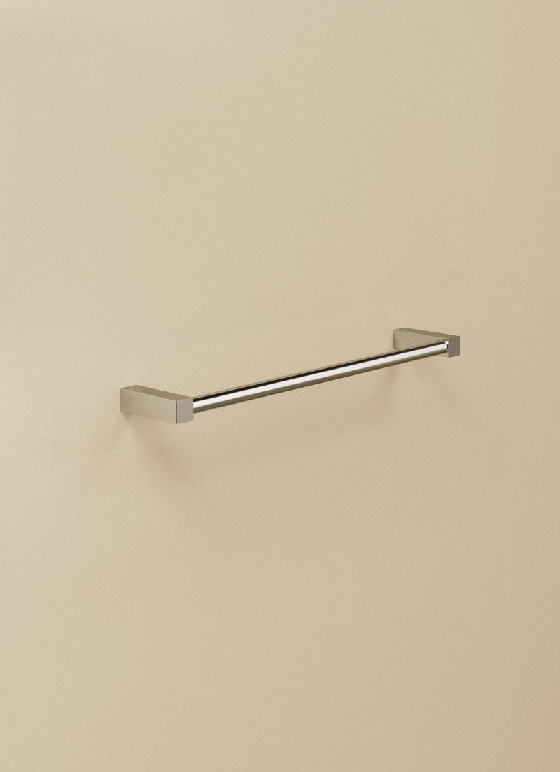 METRIC CHROME. TOWEL 30